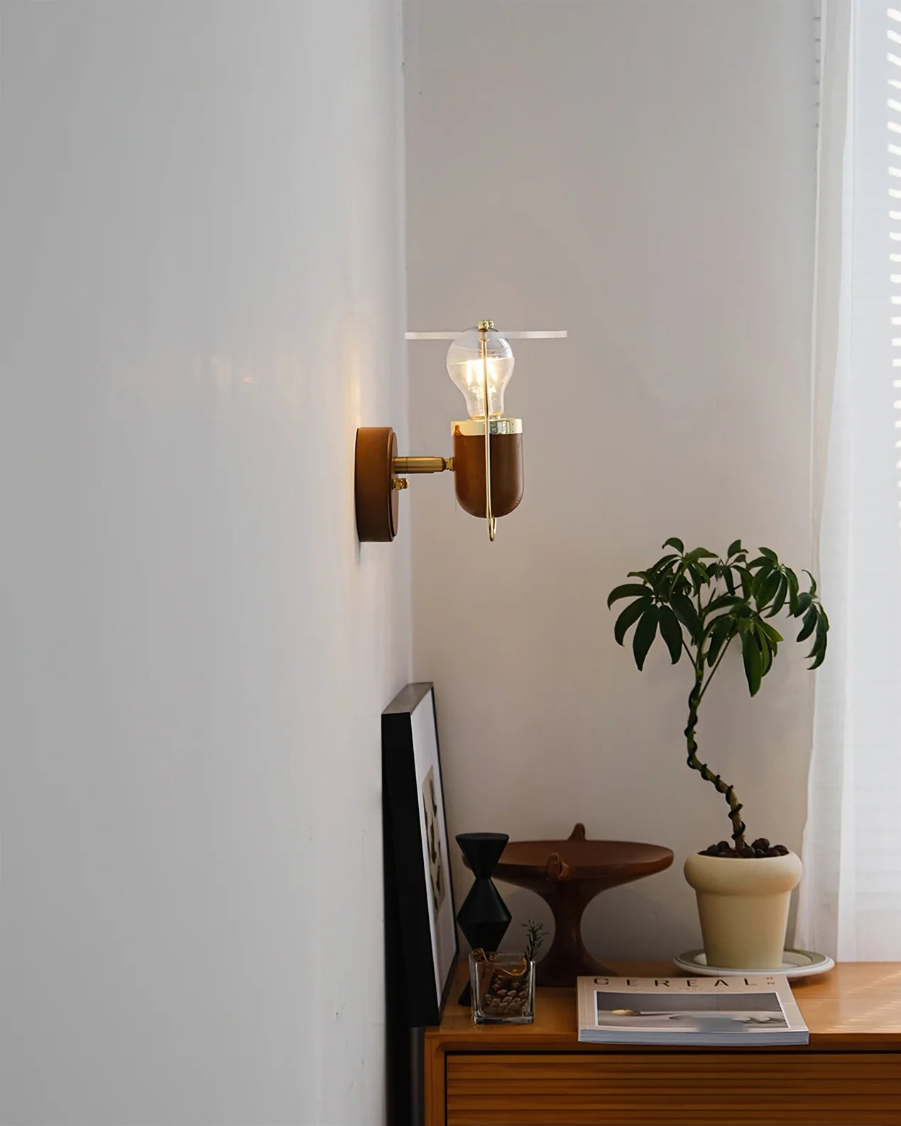 Vaughan Wall Lamp