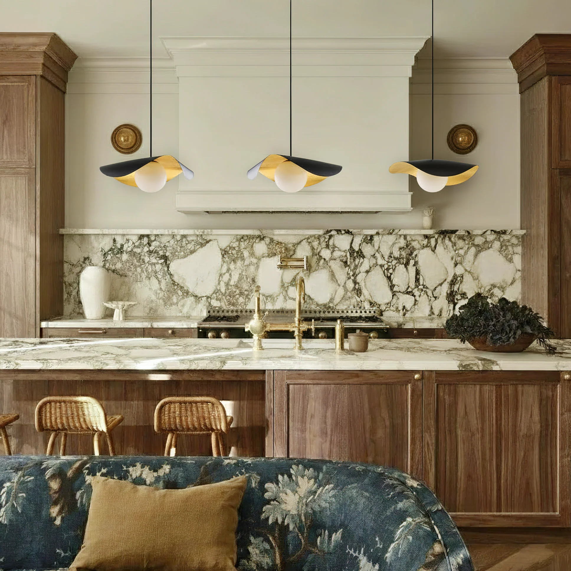 Curved Shell Pendant Light