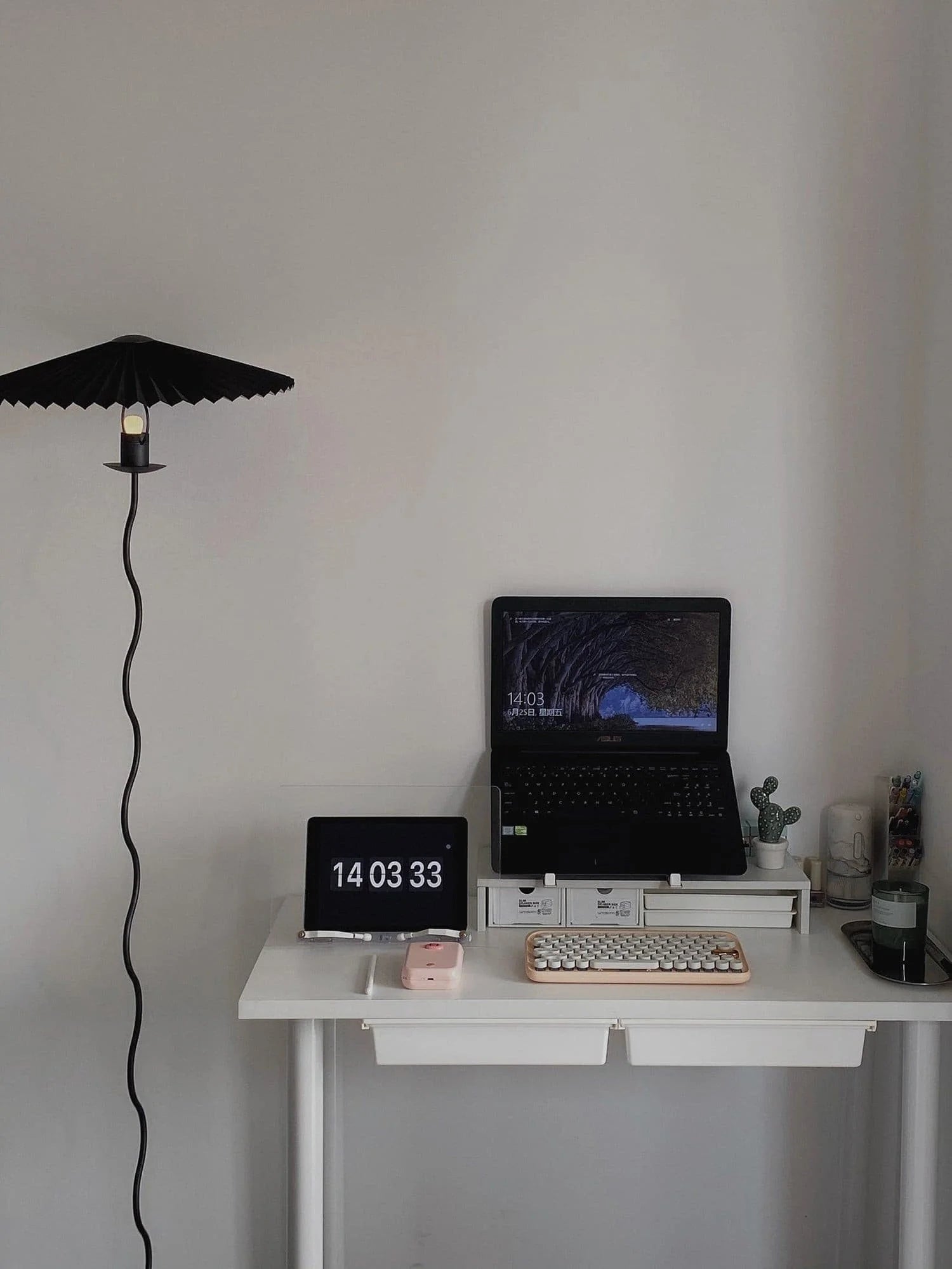 Wiggly Pleated Floor Lamp