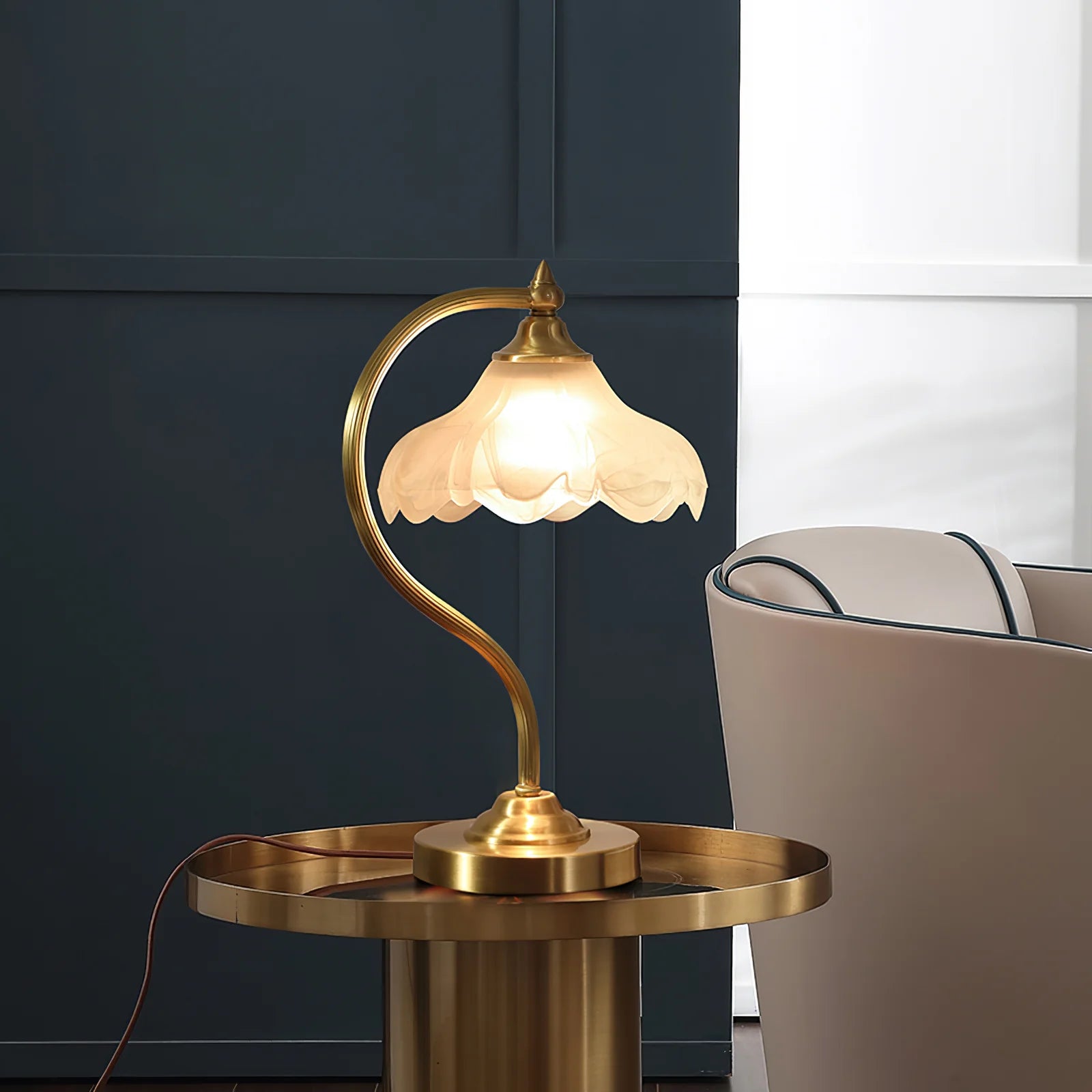 Magnolya Flower Table Lamp