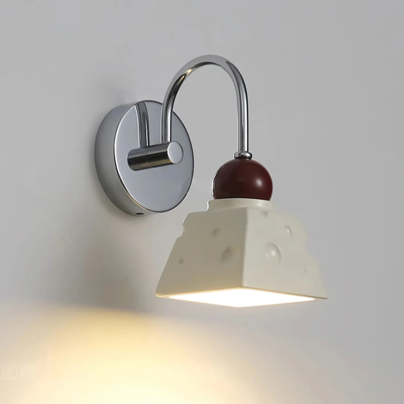 Alma Wall Light