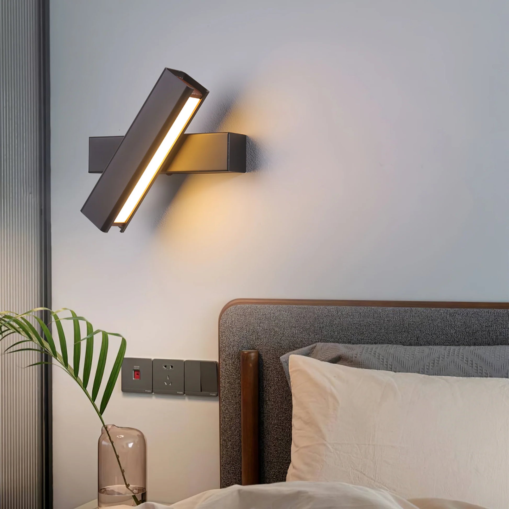 Clasp Wall Lamp