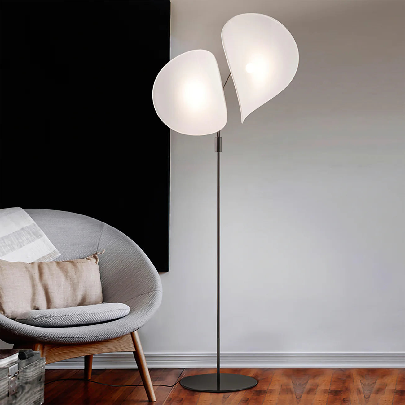 Manta Floor Lamp