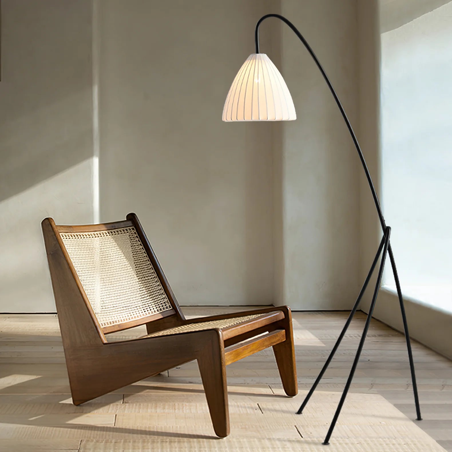 Rieort Tripod Floor Lamp