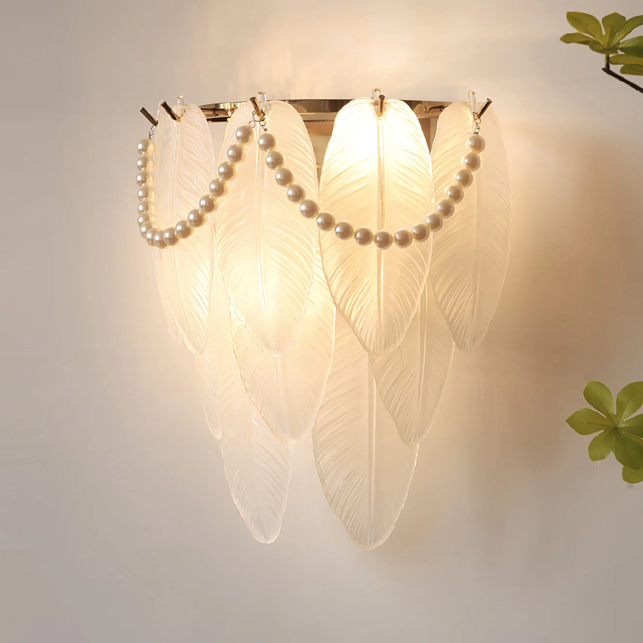 Feather Pearl Wall Lamp