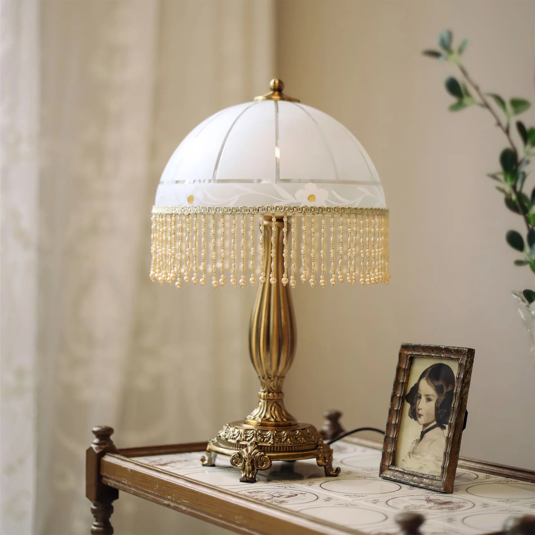 Tassel Flower Table Lamp