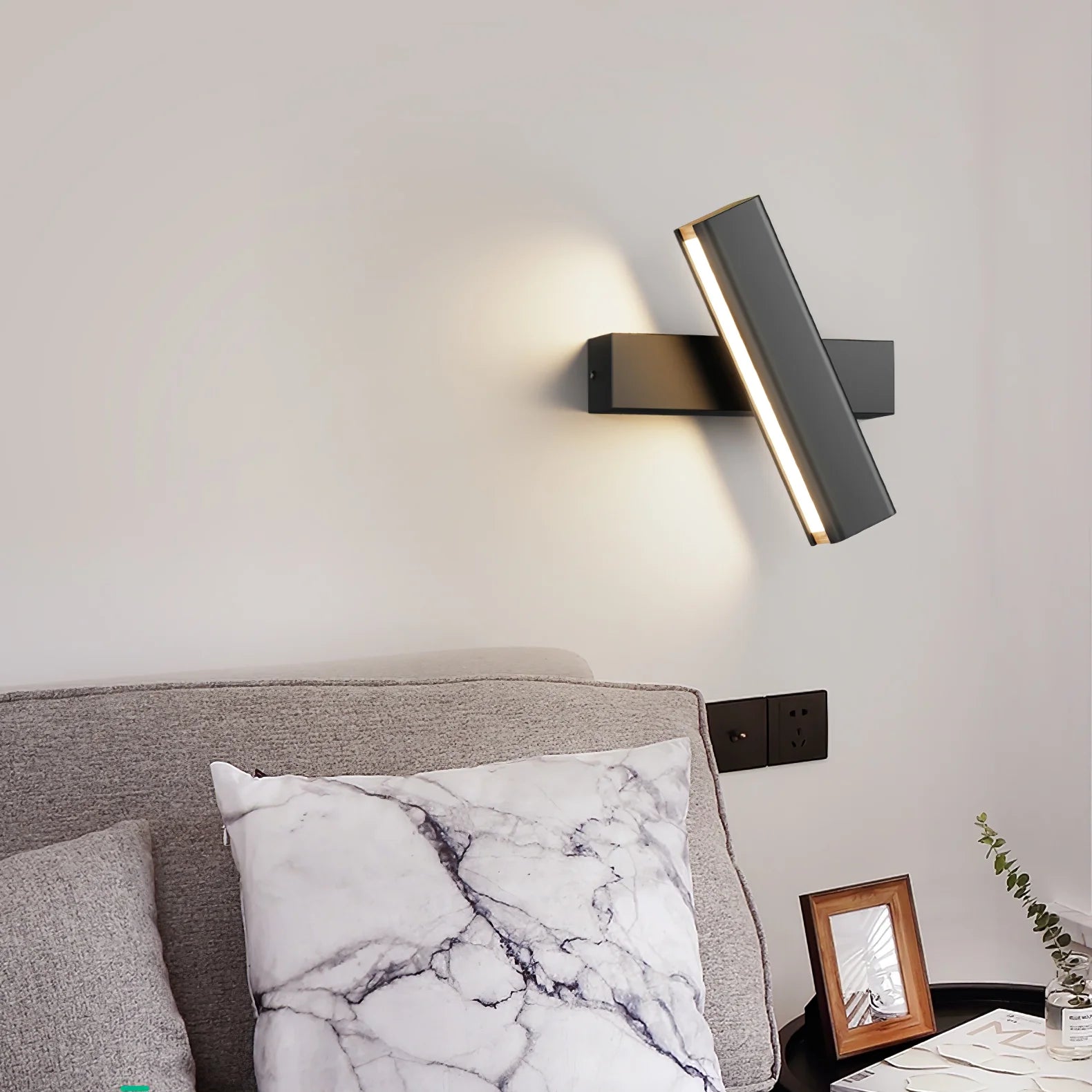 Clasp Wall Lamp