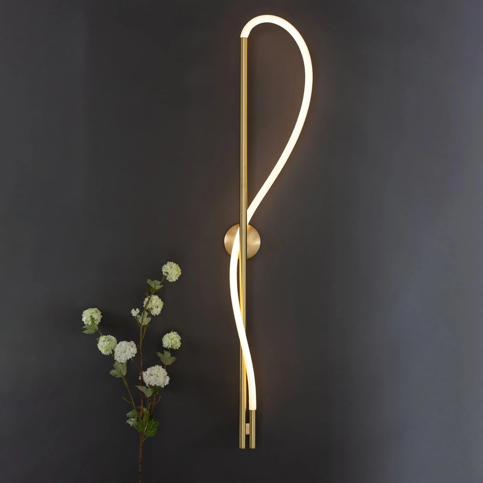 Leto Wall Lamp