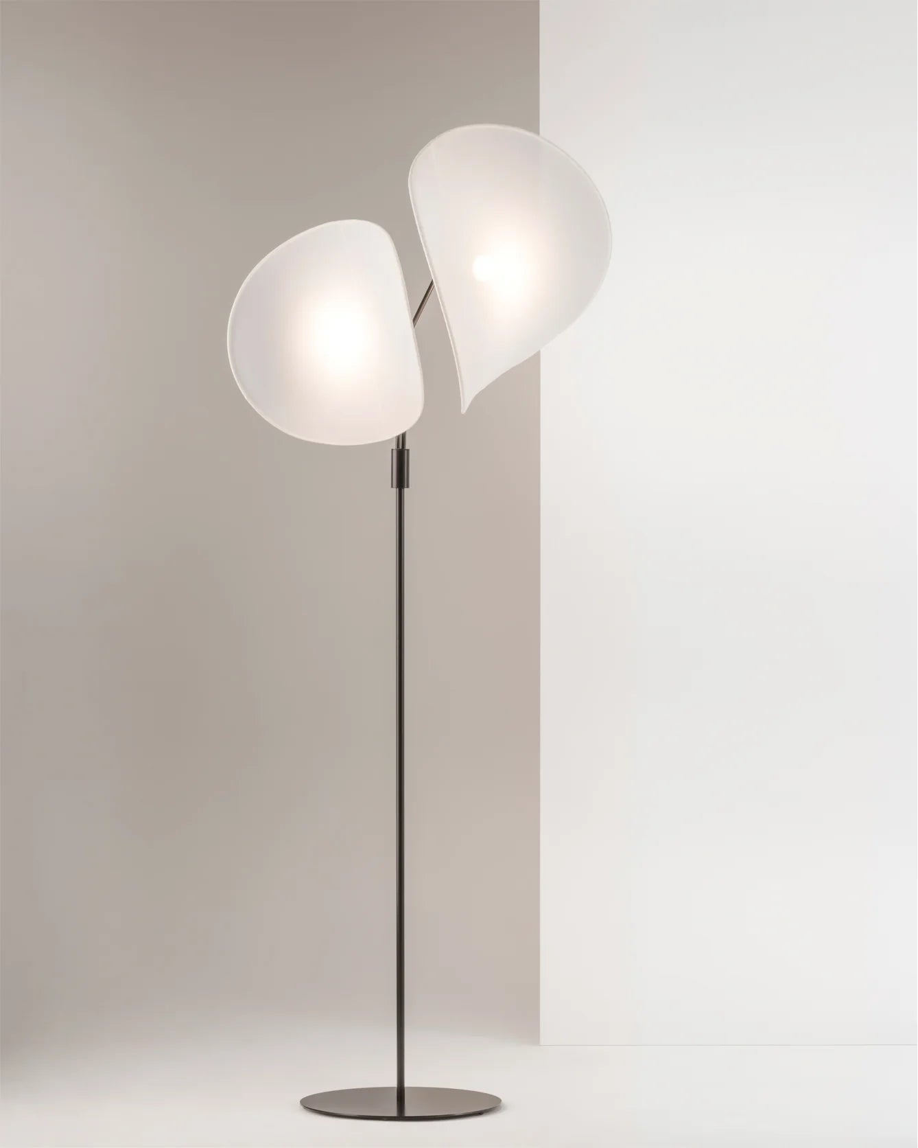 Manta Floor Lamp