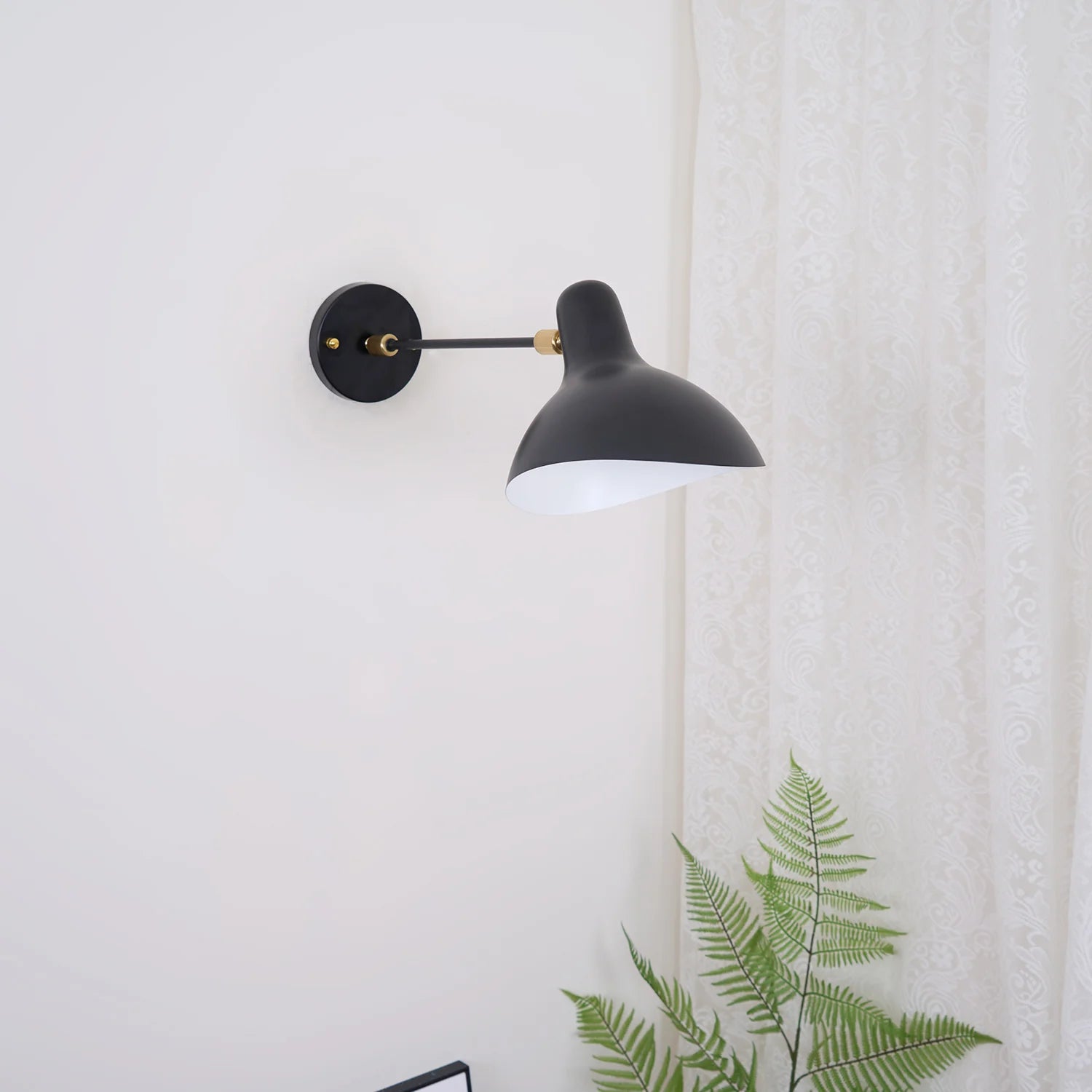 Mantis Wall Lamp