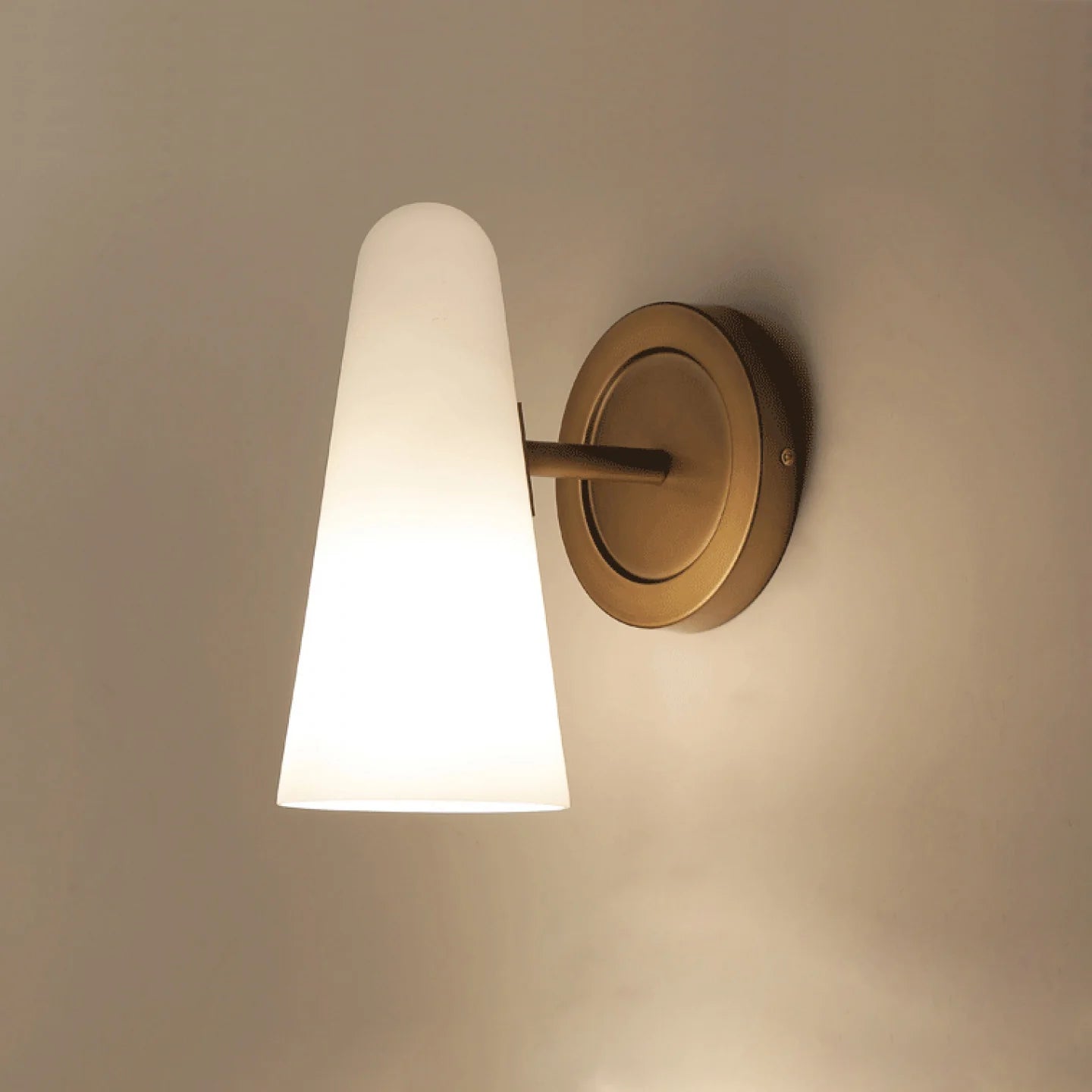 Montfaucon Wall Lamp