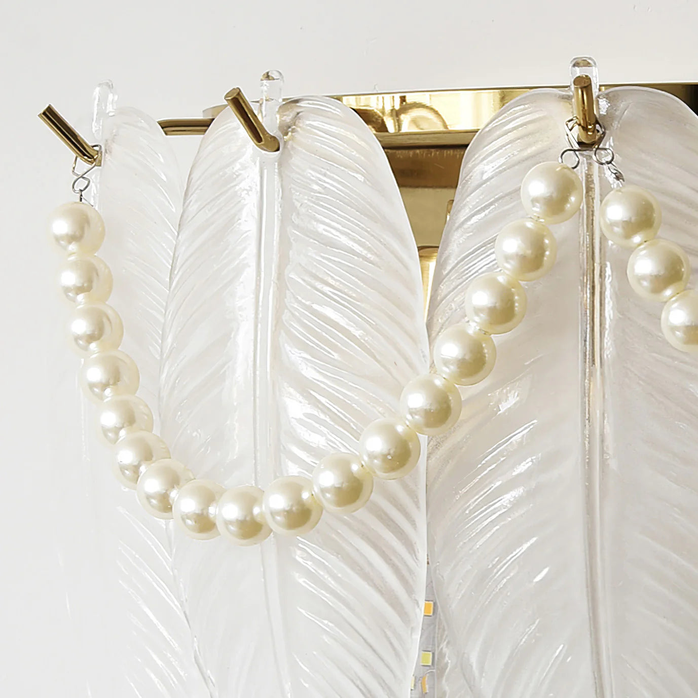 Feather Pearl Wall Lamp